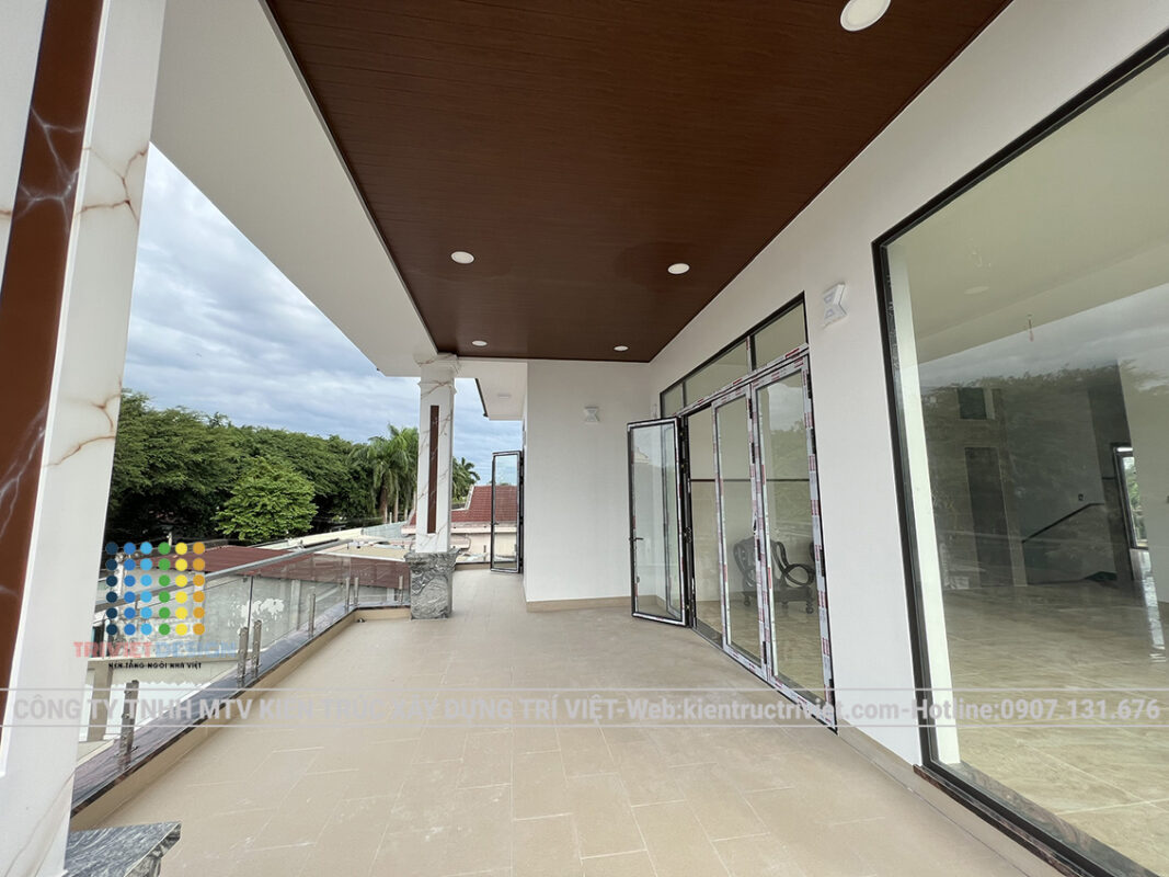 biệt thự có sân vườn và hồ bơi đẹp