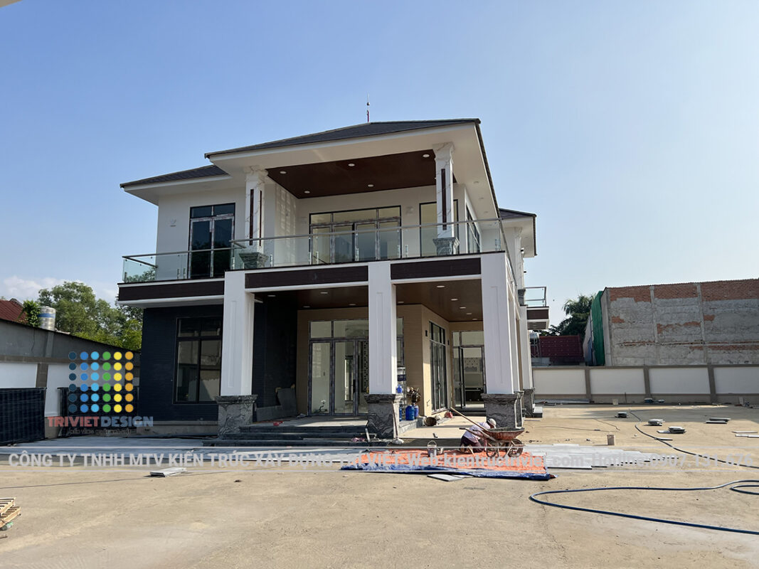 nhà biệt thự vườn hiện đại có hồ bơi